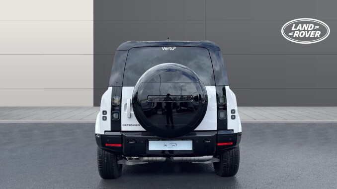 Land Rover Defender 3.0 D250 X-Dynamic HSE 110 5dr Auto Diesel Estate - Image 6